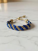Bracelet en passementerie bleu majorelle et or, inspiré des cafetans marocains, fait main avec 50% fil de soie et 50% fil d'or, alliant tradition et haute couture artisanale marocaine.