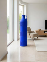 Vase Majorelle de Marrakech en céramique artisanale, 80cm, bleu Majorelle iconique, décoration artisanale marocaine haut de gamme.